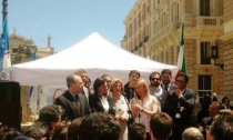 Giorgia Meloni a Lecce. Alla sua destra Adriana Poli Bortone